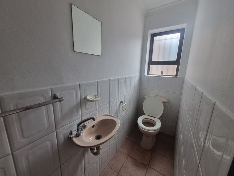 247m2 Industrial Warehouse To Let in Brackenfell @ R19 500.00 excluding VAT - Photo 6