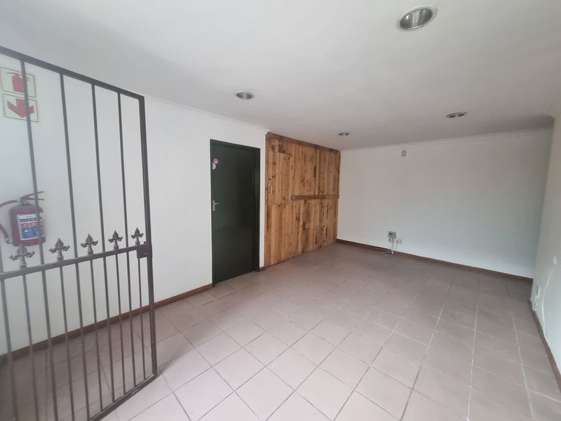 247m2 Industrial Warehouse To Let in Brackenfell @ R19 500.00 excluding VAT - Photo 4