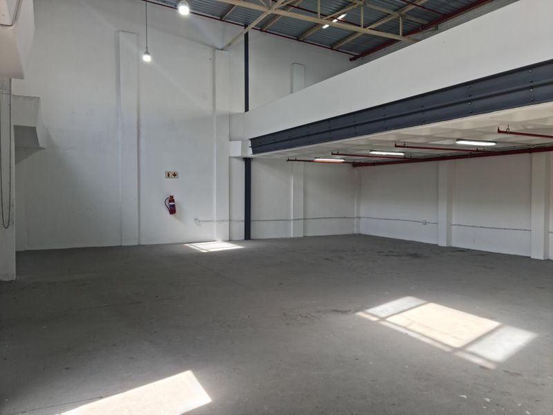 235m2 Industrial Warehouse Unit To Let in Blackheath Industrial - Photo 9