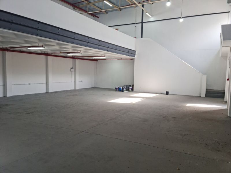 235m2 Industrial Warehouse Unit To Let in Blackheath Industrial - Photo 3