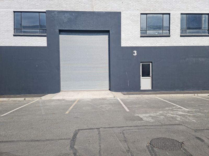 235m2 Industrial Warehouse Unit To Let in Blackheath Industrial - Photo 8