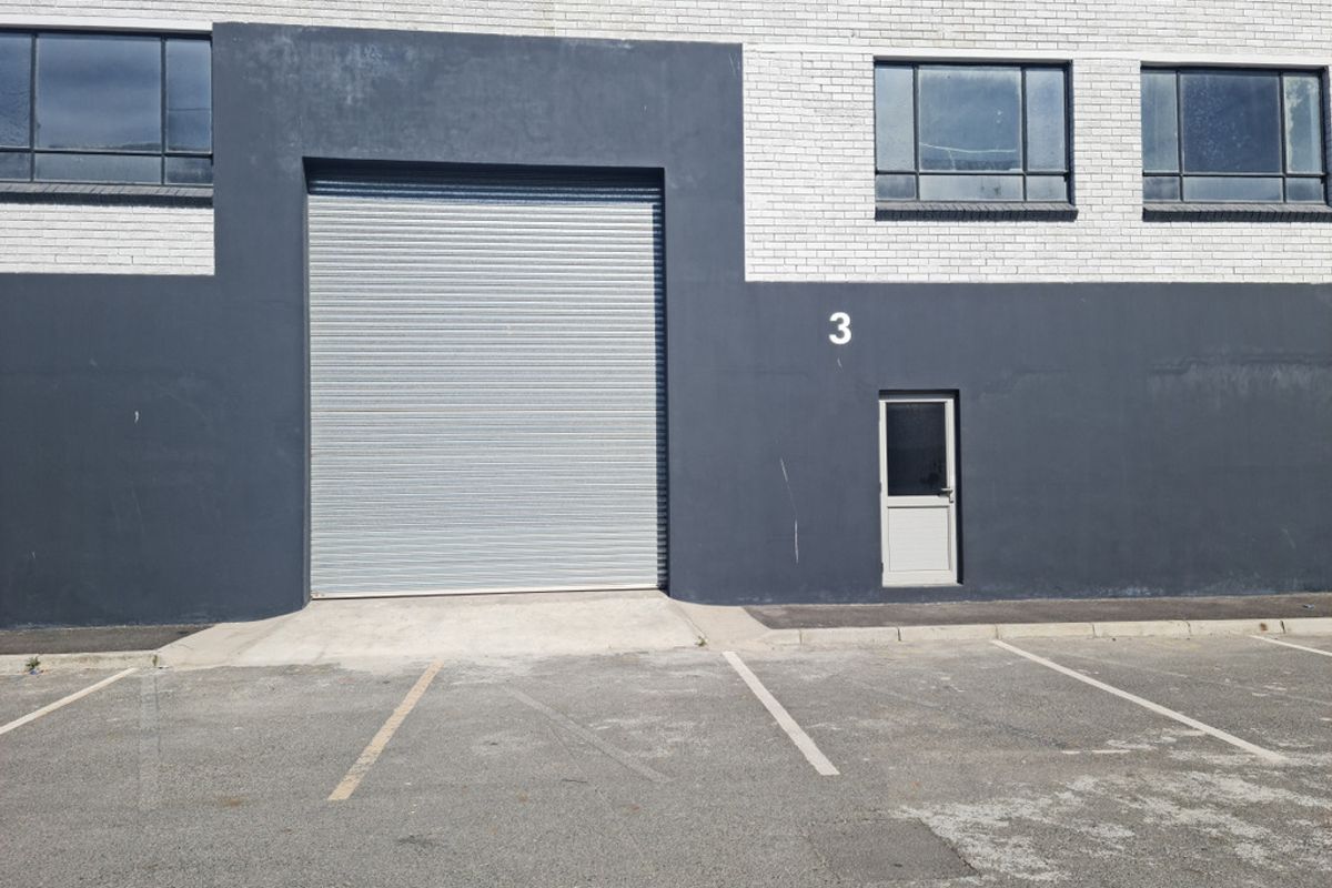 235m2 Industrial Warehouse Unit To Let in Blackheath Industrial - Photo 2