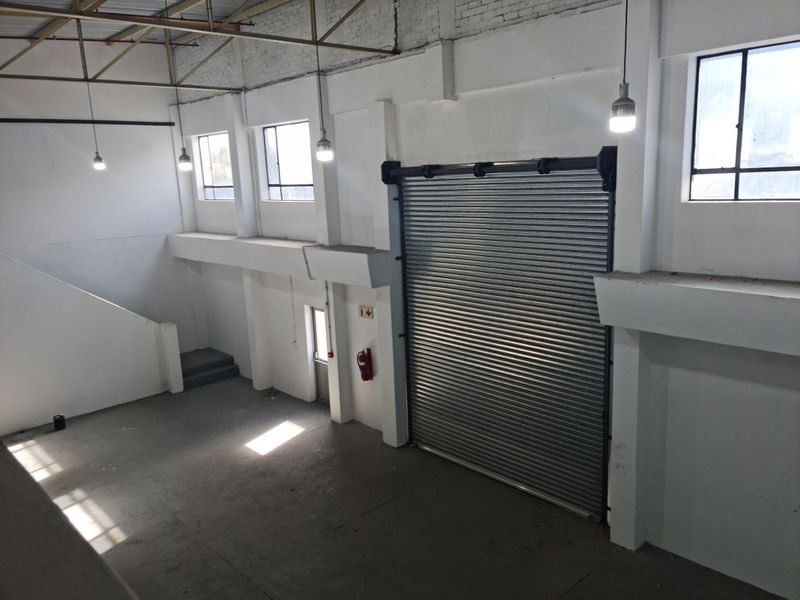 235m2 Industrial Warehouse Unit To Let in Blackheath Industrial - Photo 5