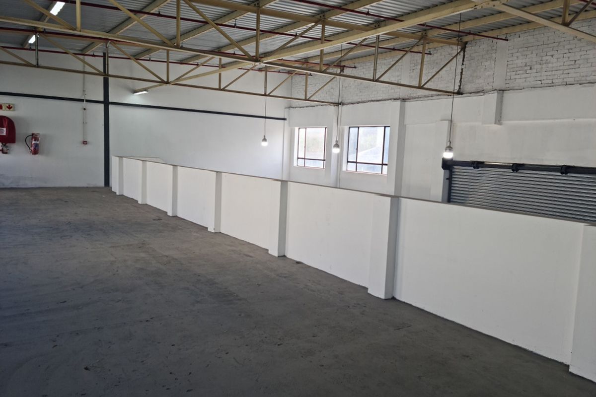 235m2 Industrial Warehouse Unit To Let in Blackheath Industrial - Photo 4