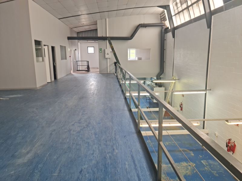 875m2 Warehouse To Let in Firgrove , Somerset West. - Photo 7