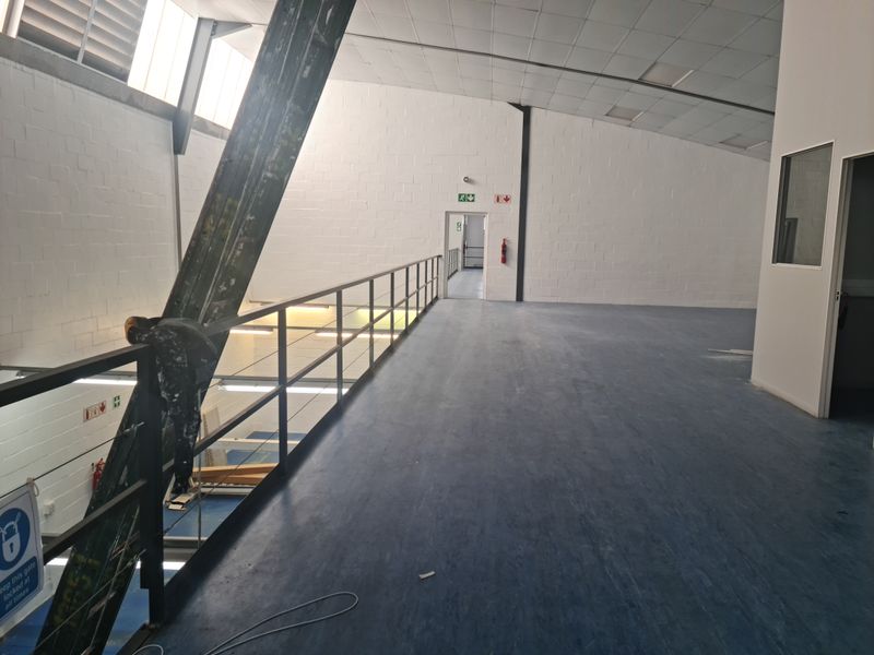 875m2 Warehouse To Let in Firgrove , Somerset West. - Photo 6