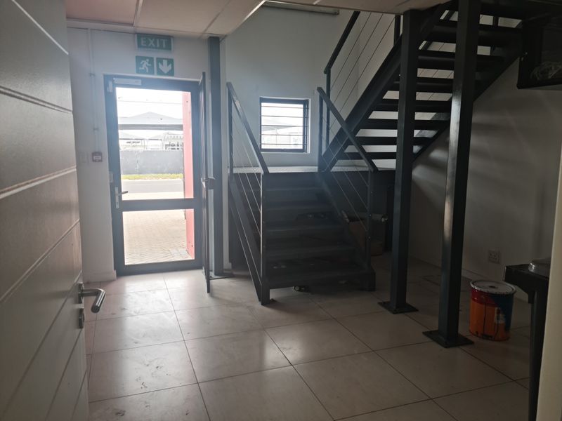 875m2 Warehouse To Let in Firgrove , Somerset West. - Photo 3