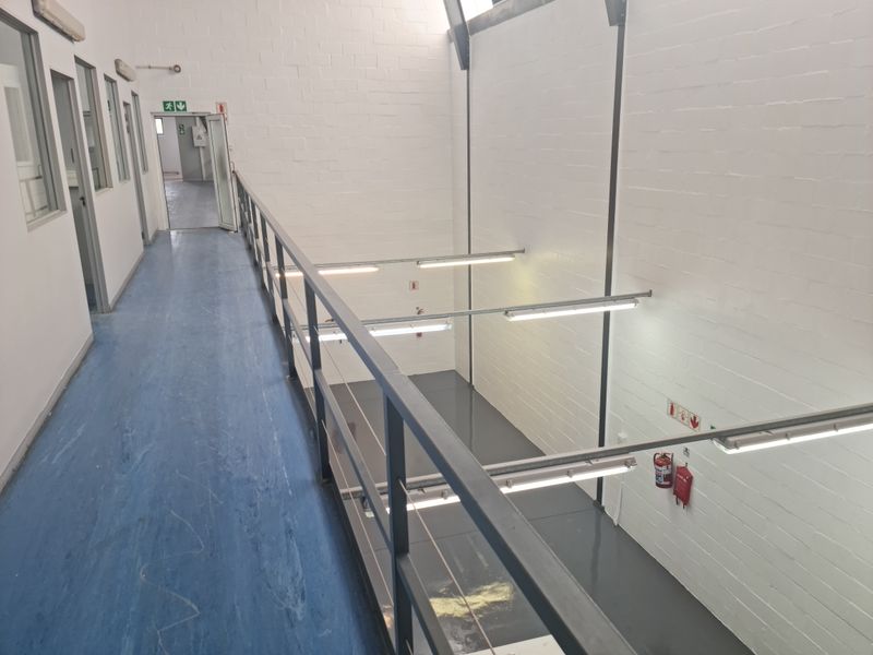 875m2 Warehouse To Let in Firgrove , Somerset West. - Photo 10