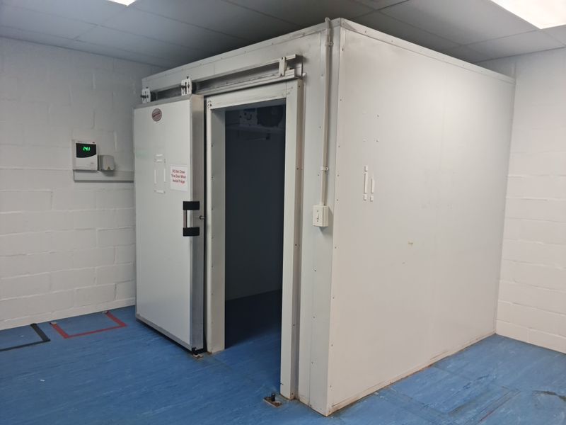 875m2 Warehouse To Let in Firgrove , Somerset West. - Photo 8