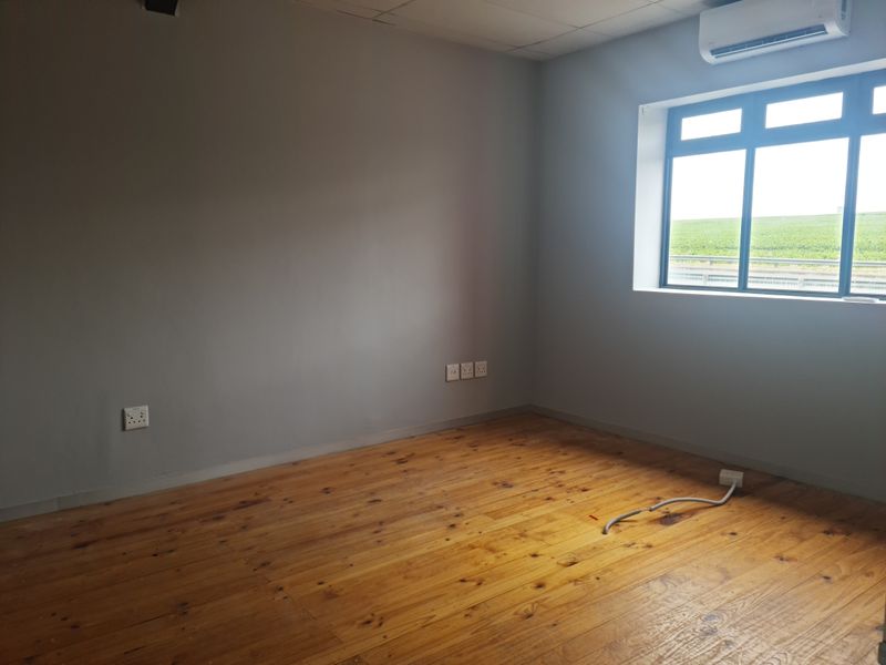 875m2 Warehouse To Let in Firgrove , Somerset West. - Photo 9