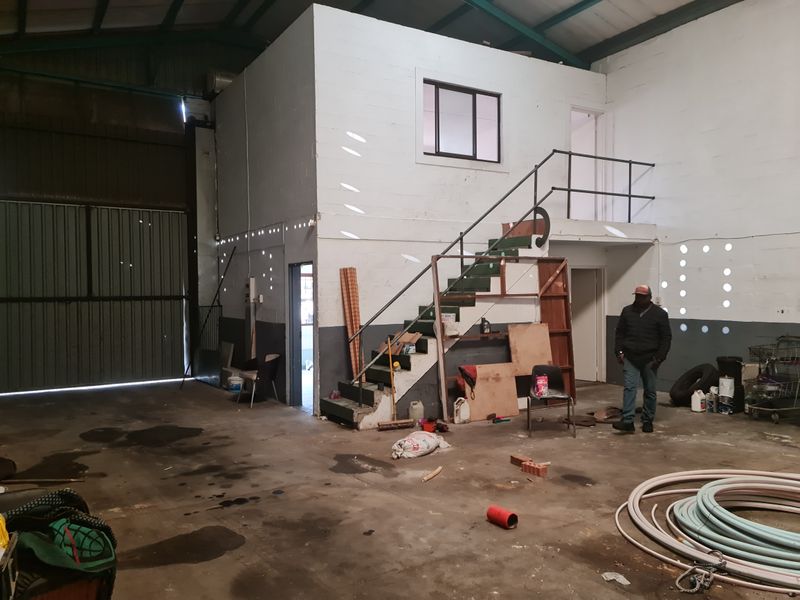 179m2 Warehouse To Let in Gants in the Strand - Photo 3