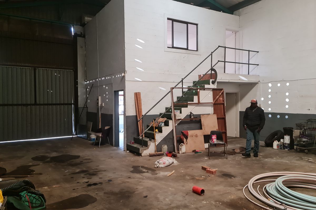 179m2 Warehouse To Let in Gants in the Strand - Photo 3