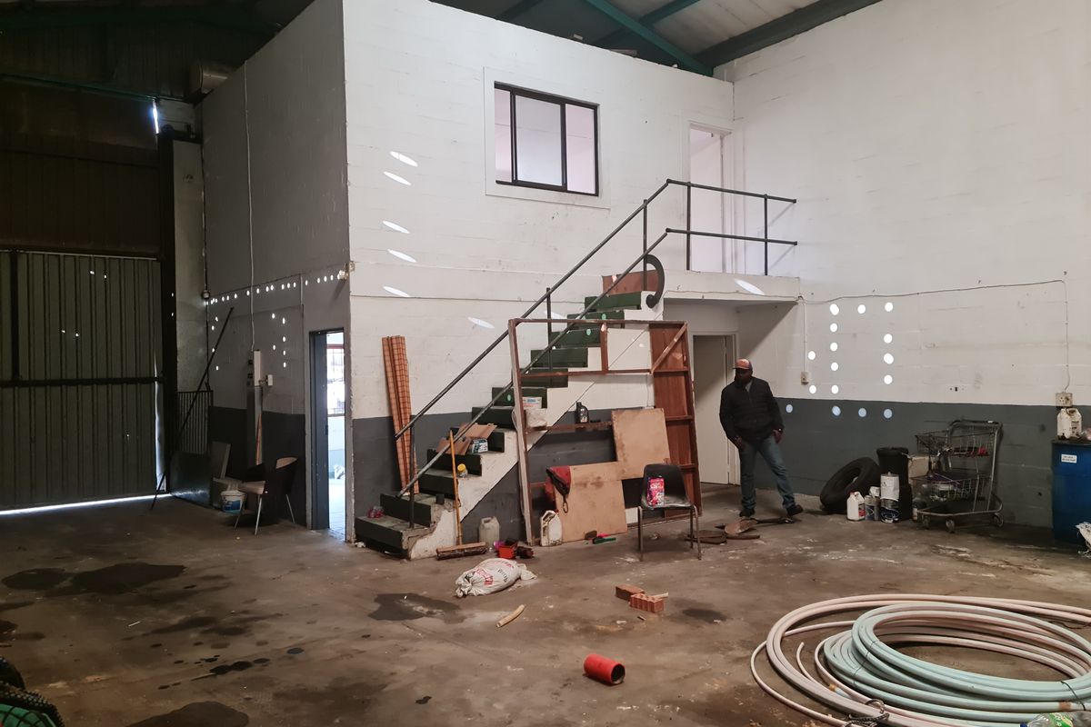 179m2 Warehouse To Let in Gants in the Strand - Photo 2