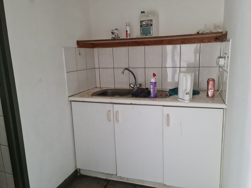 179m2 Warehouse To Let in Gants in the Strand - Photo 10