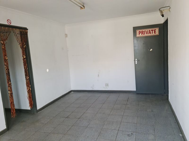179m2 Warehouse To Let in Gants in the Strand - Photo 8