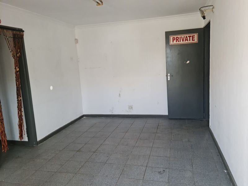 179m2 Warehouse To Let in Gants in the Strand - Photo 9