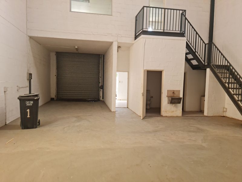 200m2  Warehouse To Let in the Strand. - Photo 10