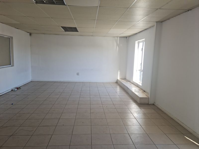 200m2  Warehouse To Let in the Strand. - Photo 6