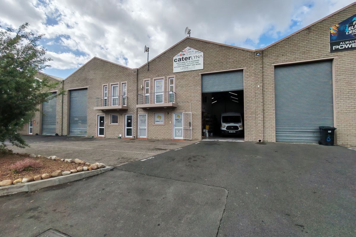 Upmarket 345m2 Industrial Warehouse To Let in Asla park @ R29320 excl vat per month. - Photo 4