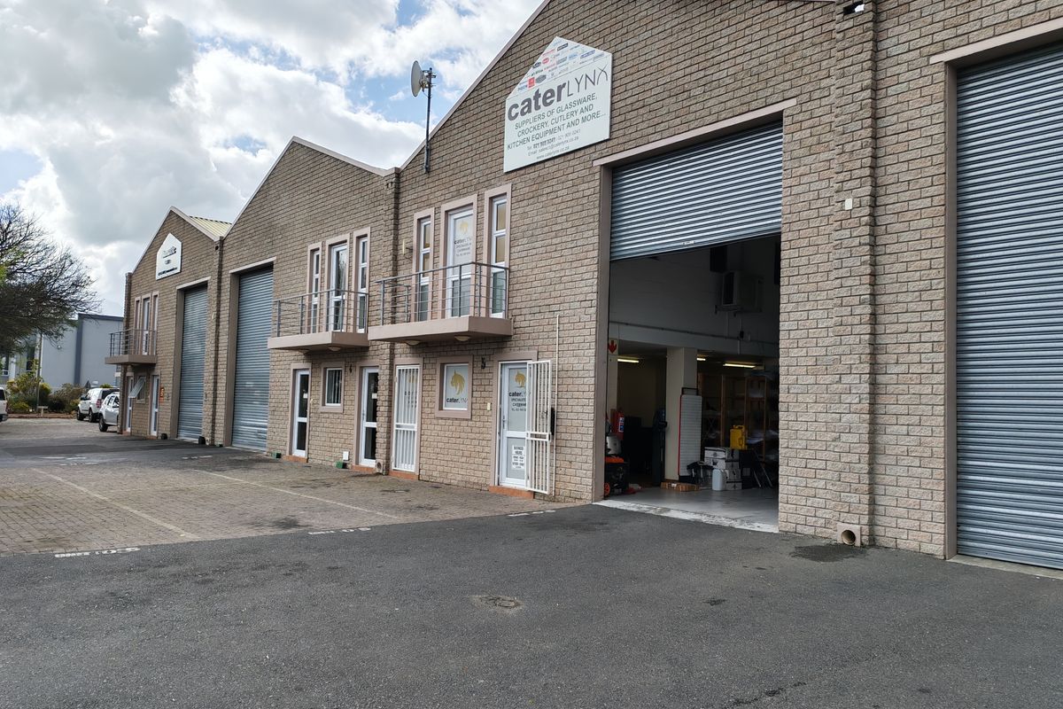 Upmarket 345m2 Industrial Warehouse To Let in Asla park @ R29320 excl vat per month. - Photo 3