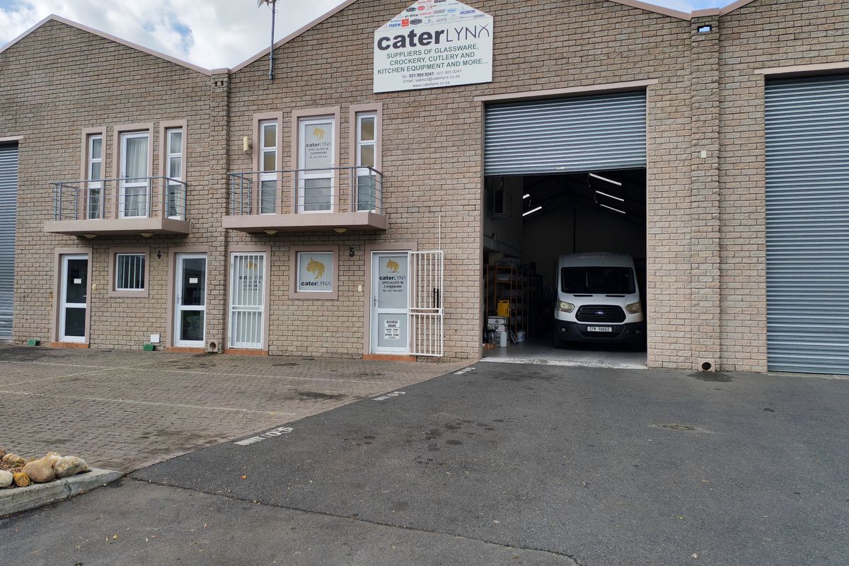 Upmarket 345m2 Industrial Warehouse To Let in Asla park @ R29320 excl vat per month. - Photo 2