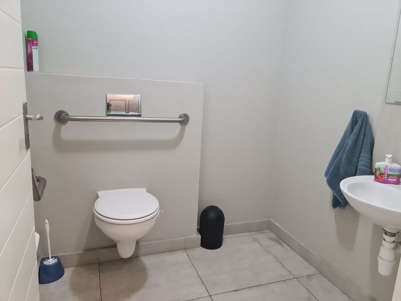 Modern 633m2 Industrial Warehouse To Let in Firgrove , Somerset West. - Photo 6