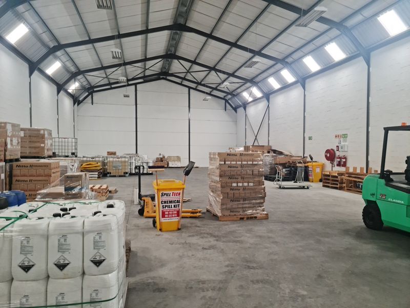 Modern 633m2 Industrial Warehouse To Let in Firgrove , Somerset West. - Photo 2