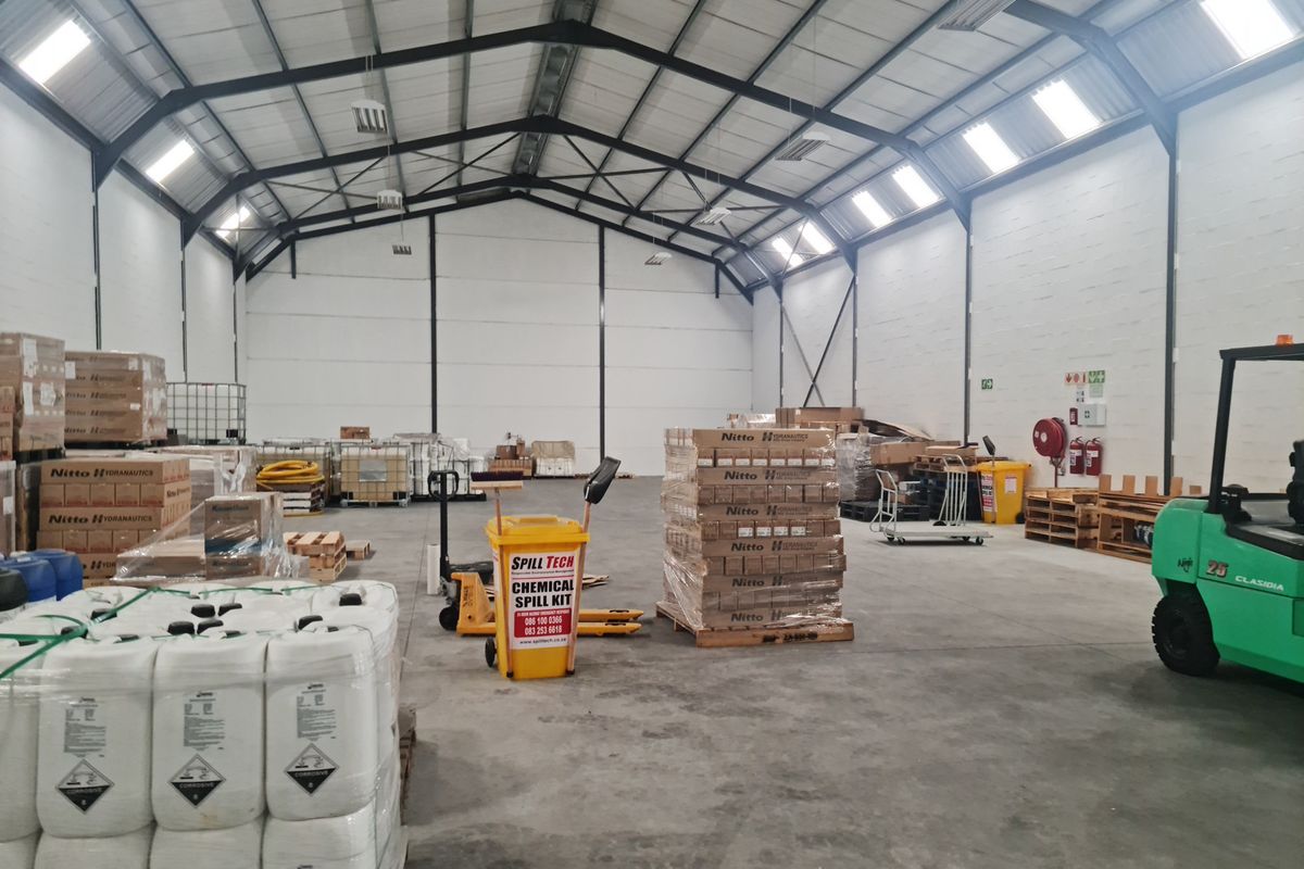 Modern 633m2 Industrial Warehouse To Let in Firgrove , Somerset West. - Photo 2