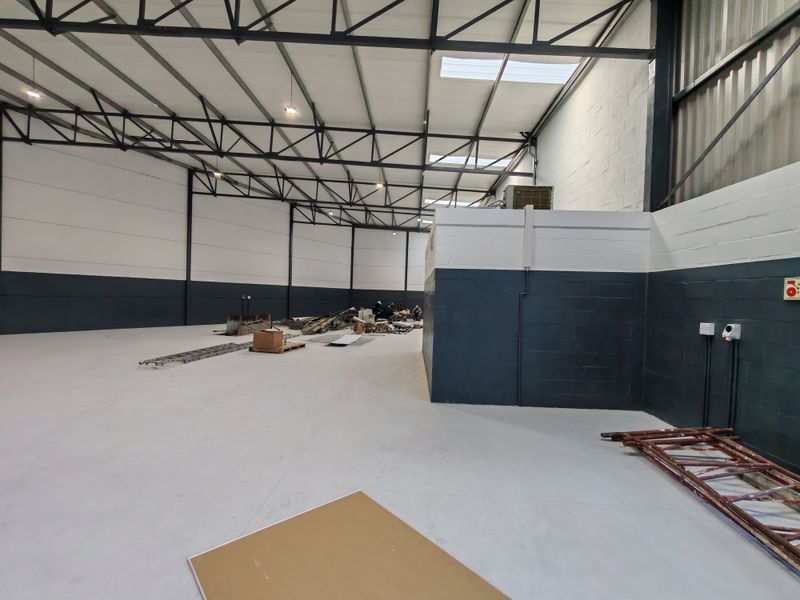 Brand New 770m2 Industrial Warehouse To Let in Firgrove , Somerset West. - Photo 8