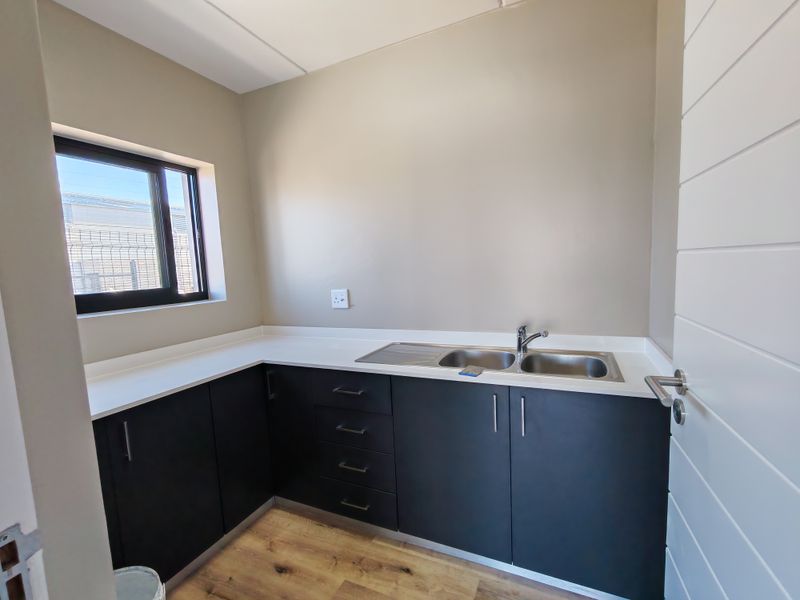 Brand New 770m2 Industrial Warehouse To Let in Firgrove , Somerset West. - Photo 4