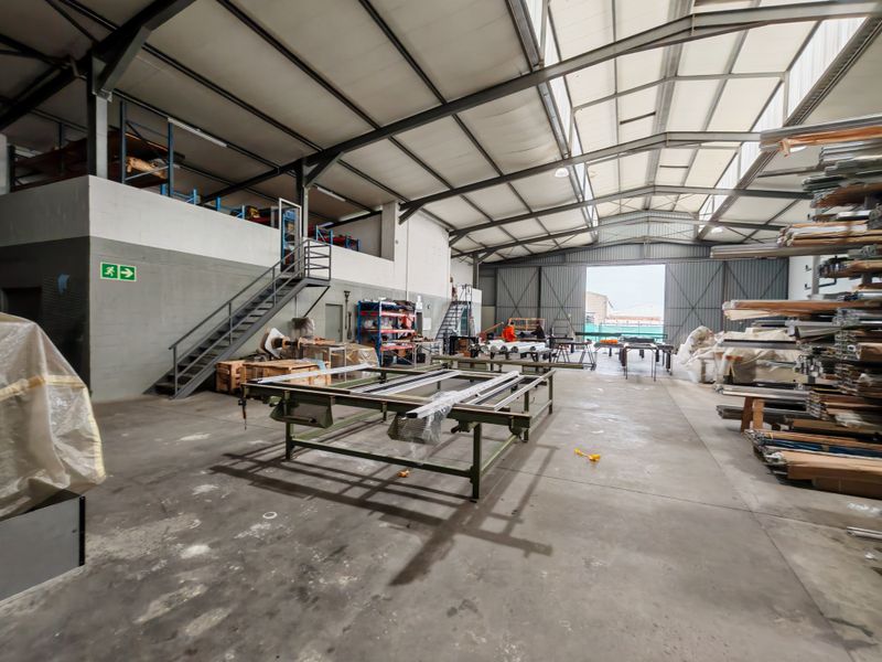 800m2 Industrial Warehouse with 500 Amps To Let in the Strand. - Photo 10