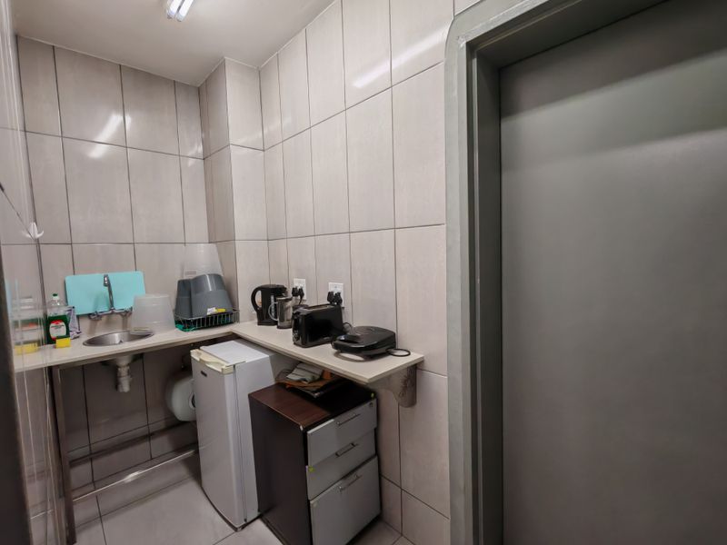 800m2 Industrial Warehouse with 500 Amps To Let in the Strand. - Photo 9