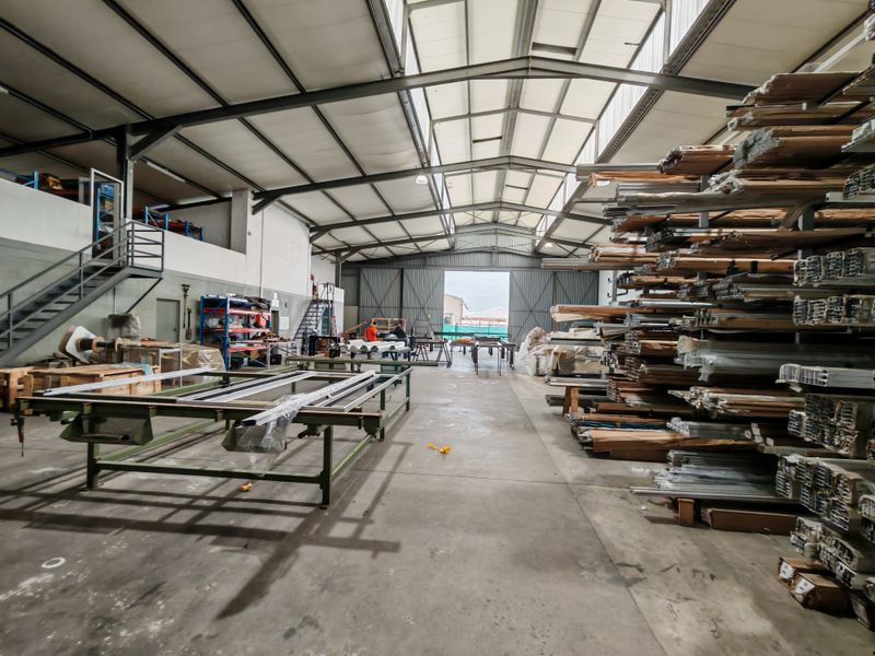 800m2 Industrial Warehouse with 500 Amps To Let in the Strand. - Photo 8