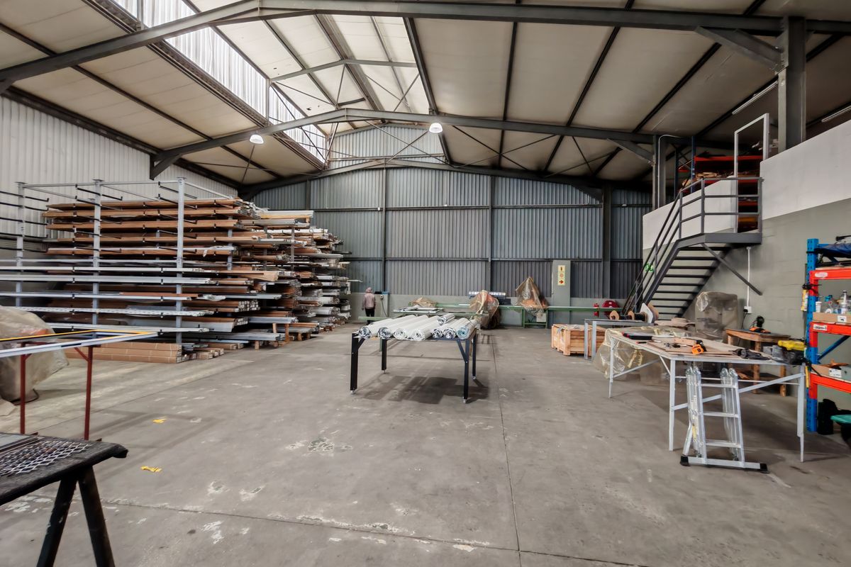 800m2 Industrial Warehouse with 500 Amps To Let in the Strand. - Photo 2