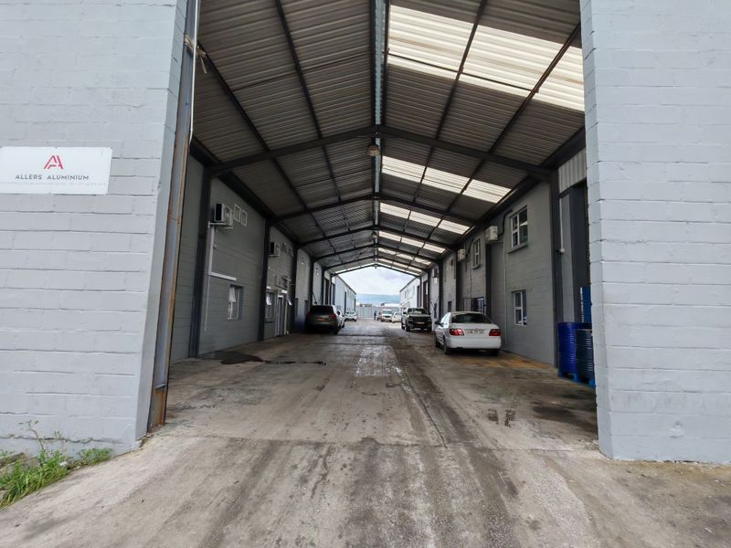 800m2 Industrial Warehouse with 500 Amps To Let in the Strand. - Photo 4