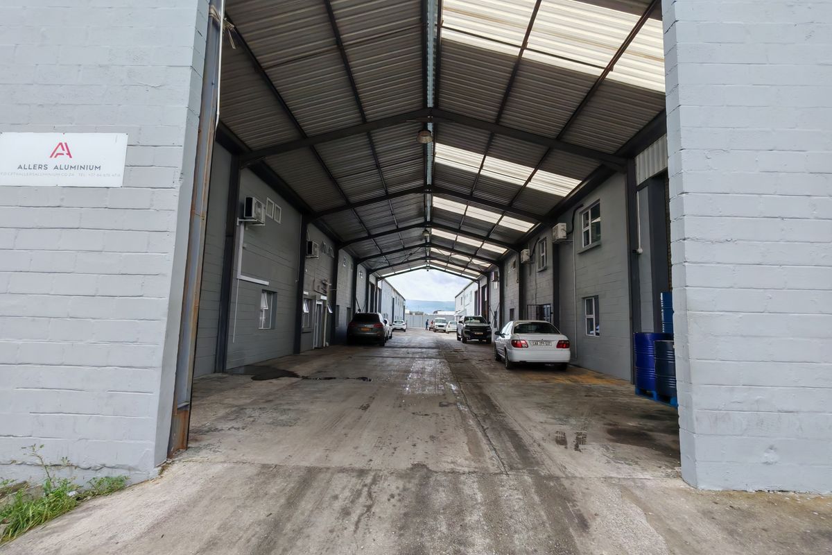 800m2 Industrial Warehouse with 500 Amps To Let in the Strand. - Photo 4