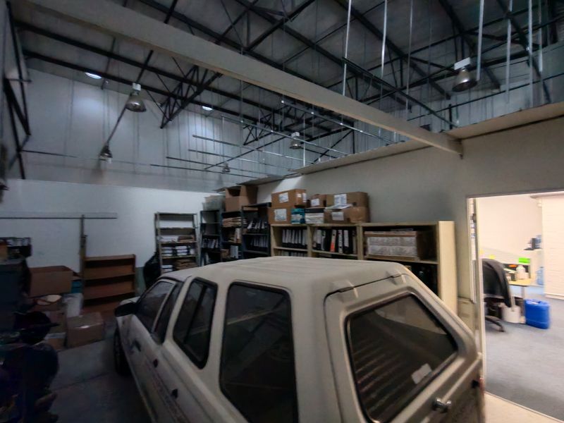 276m2  Warehouse TO LET in the Grove , Interchange ,Somerset West. - Photo 10