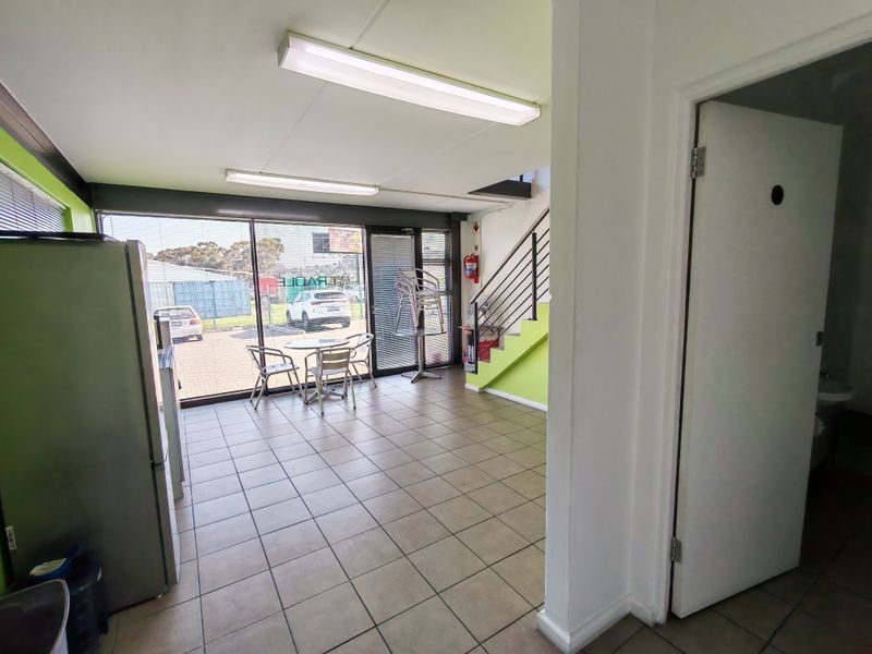 276m2  Warehouse TO LET in the Grove , Interchange ,Somerset West. - Photo 7