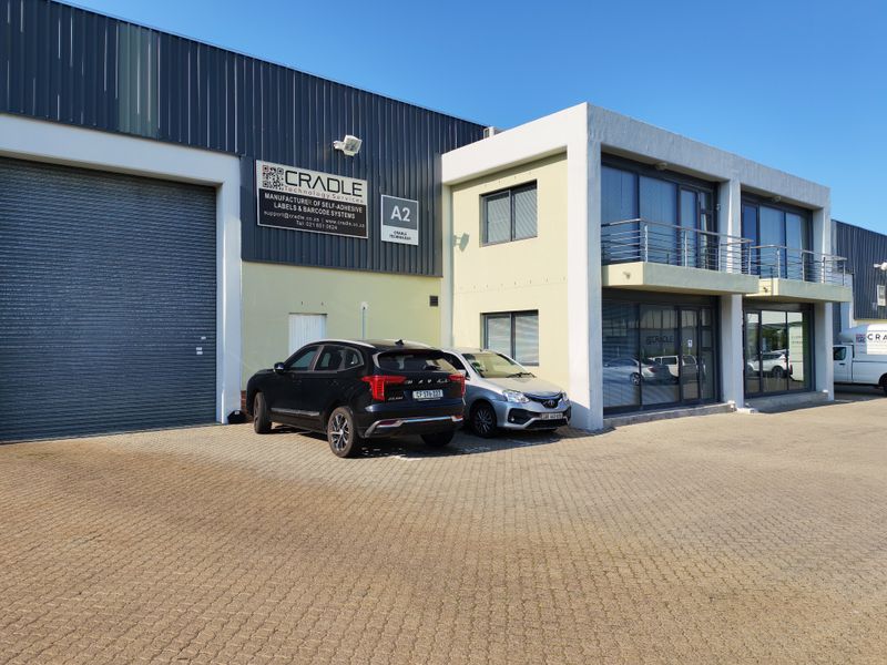 276m2  Warehouse TO LET in the Grove , Interchange ,Somerset West. - Photo 3