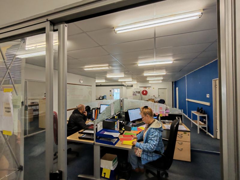 276m2  Warehouse TO LET in the Grove , Interchange ,Somerset West. - Photo 4