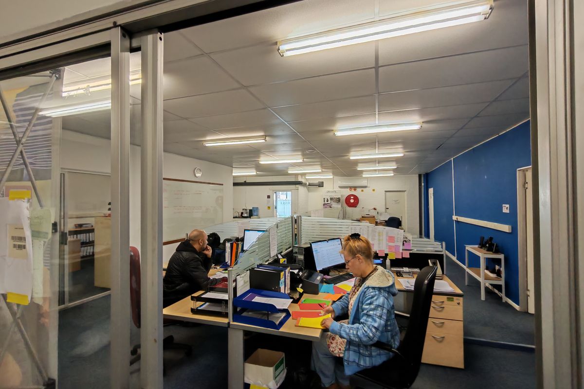 276m2  Warehouse TO LET in the Grove , Interchange ,Somerset West. - Photo 4