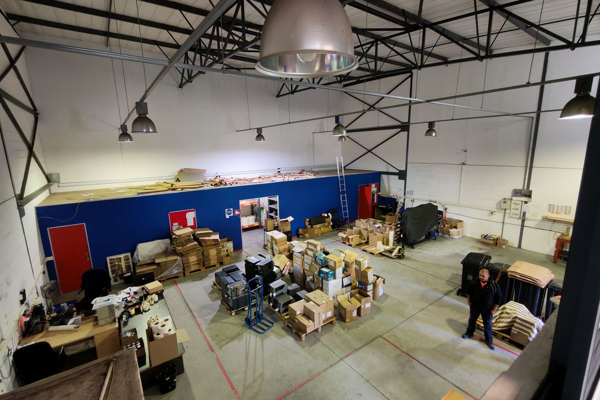 276m2  Warehouse TO LET in the Grove , Interchange ,Somerset West. - Photo 2