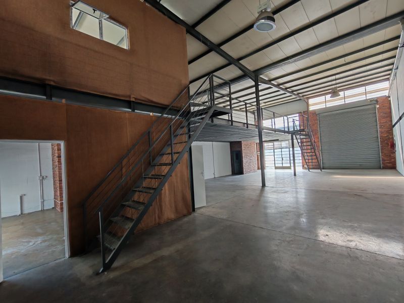 320m2 Warehouse with Office TO LET in Saxenburg Park, Blackheath. - Photo 6