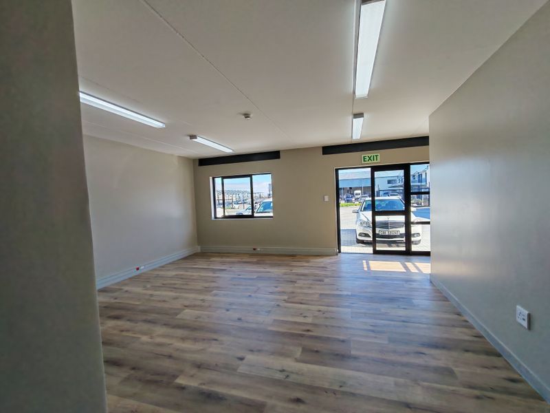 Brand New 851m2 Industrial Warehouse To Let in Firgrove , Somerset West - Photo 8