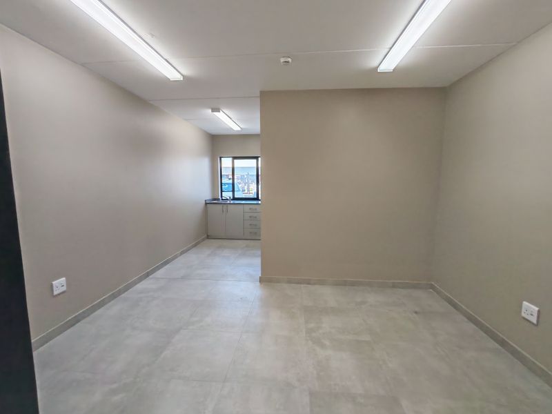 Brand New 851m2 Industrial Warehouse To Let in Firgrove , Somerset West - Photo 9