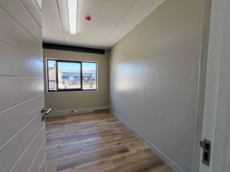 Brand New 851m2 Industrial Warehouse To Let in Firgrove , Somerset West - Photo 4