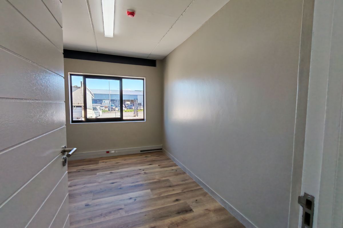 Brand New 851m2 Industrial Warehouse To Let in Firgrove , Somerset West - Photo 4