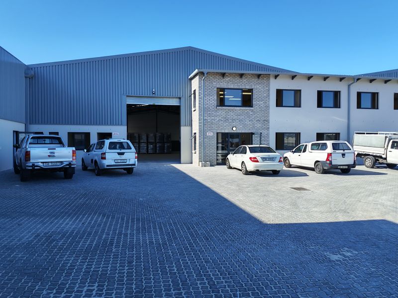 Brand New 851m2 Industrial Warehouse To Let in Firgrove , Somerset West - Photo 2