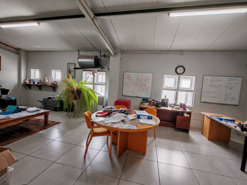 400m2 Industrial Warehouse To Let in the Strand. - Photo 7