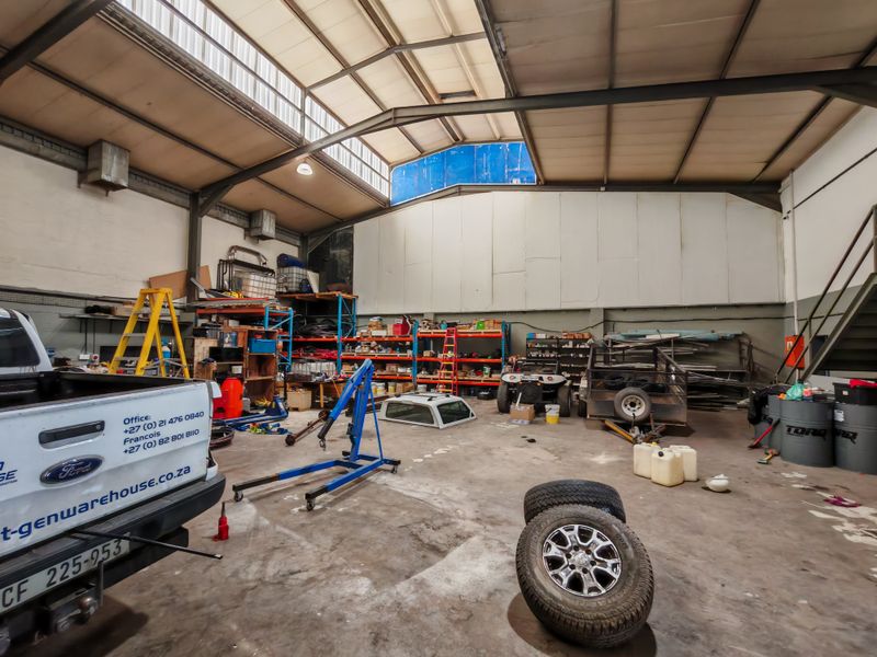 400m2 Industrial Warehouse To Let in the Strand. - Photo 3